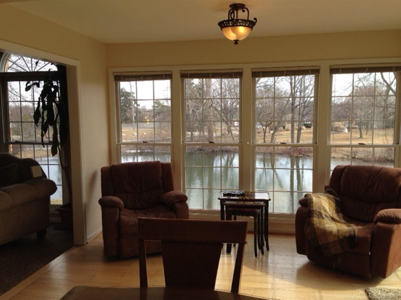 2203 Chippenham Chase Rochester, MI 48306 - Photo 8 of 33 31235673-7.JPG
