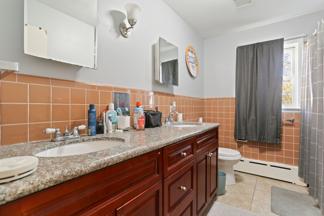 932 Thorme Street Bridgeport, CT 06606 - Photo 16 of 24