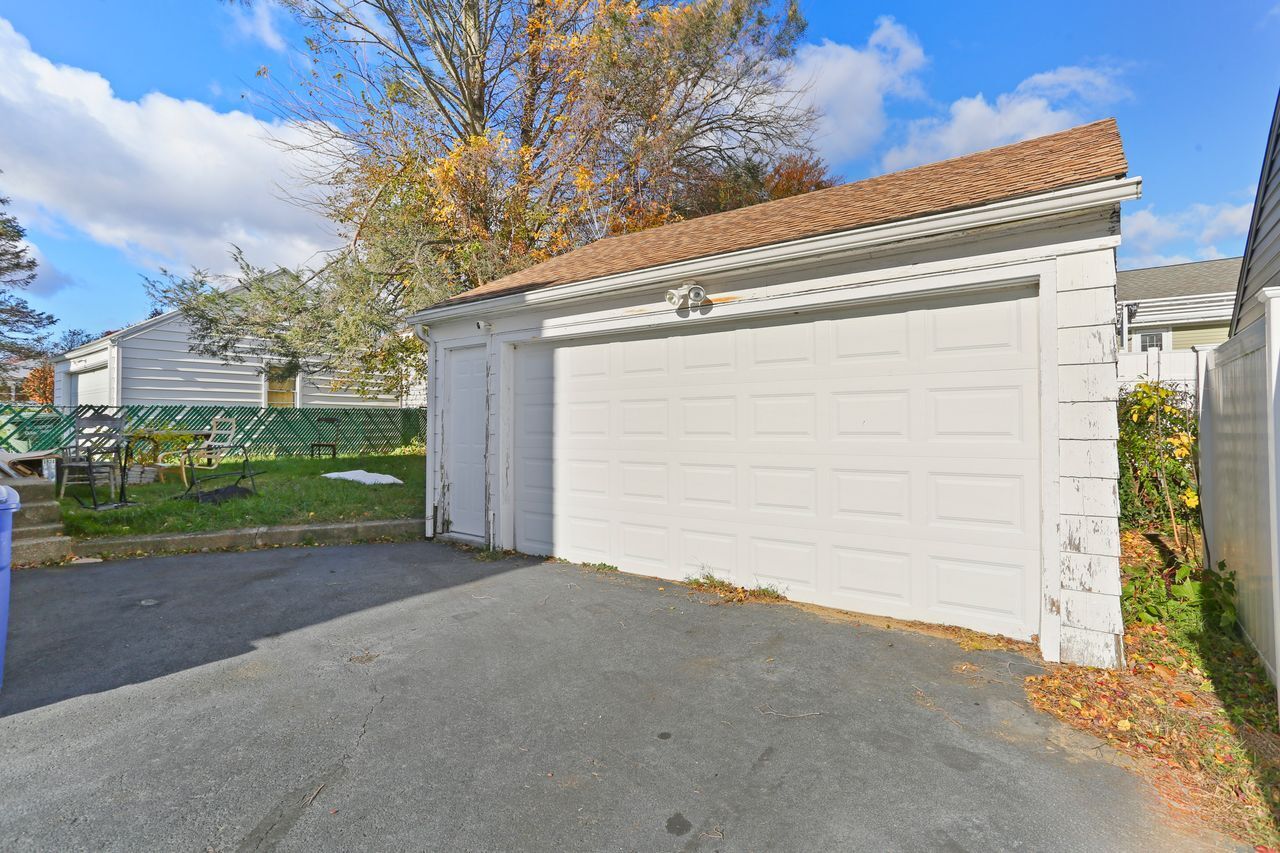 932 Thorme Street Bridgeport, CT 06606 - Photo 4 of 24