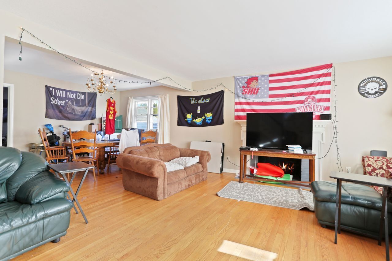 932 Thorme Street Bridgeport, CT 06606 - Photo 9 of 24