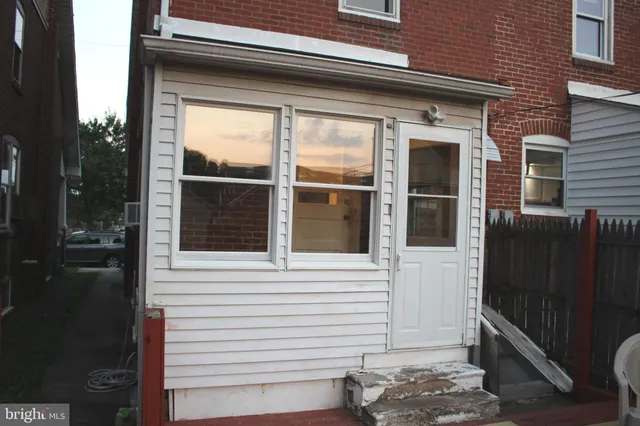 $215,000 | 409 North York Street, Pottstown, PA 19464