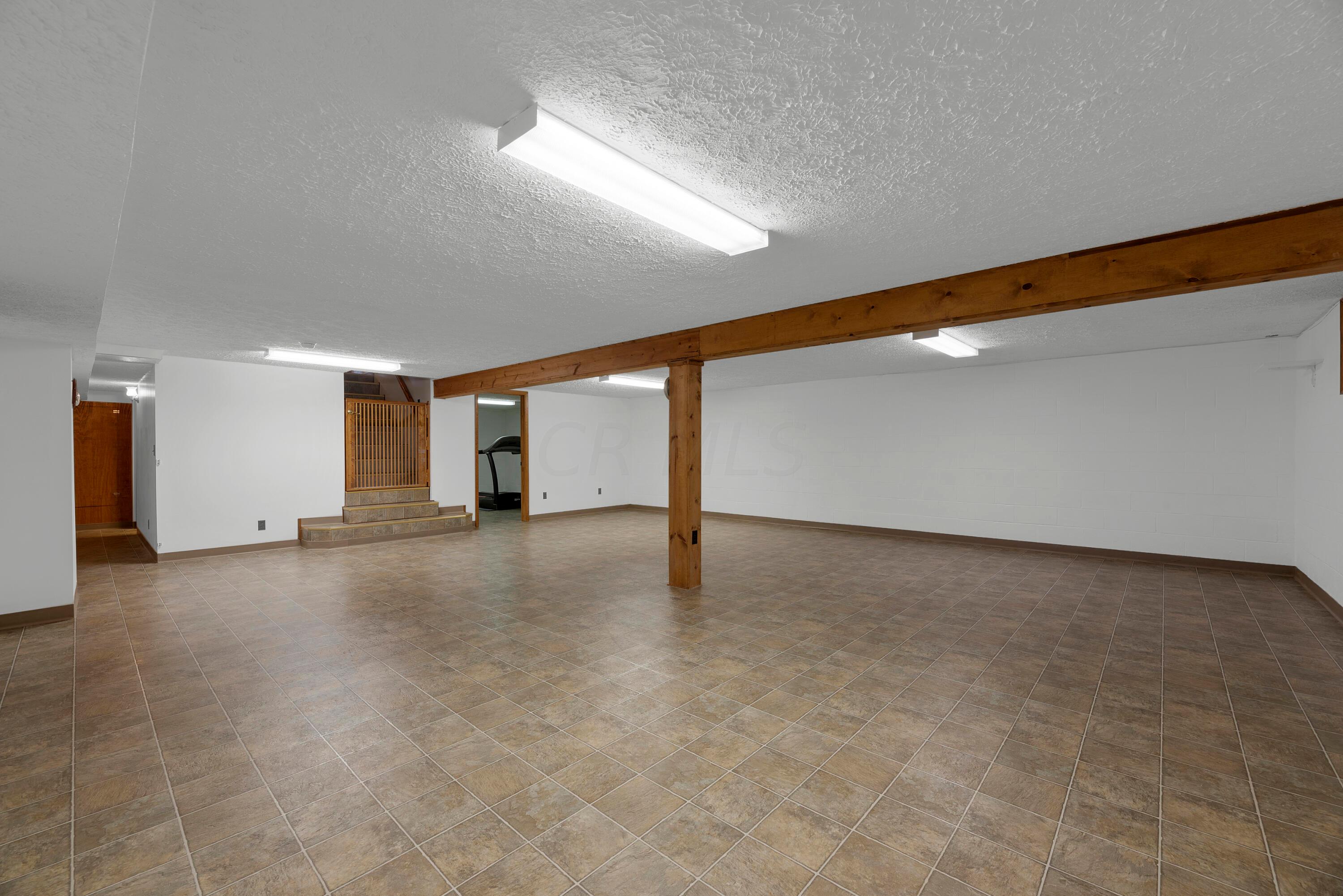 1501 Zuber Road Grove City, OH 43123 - Photo 33 of 51 MAR_5715