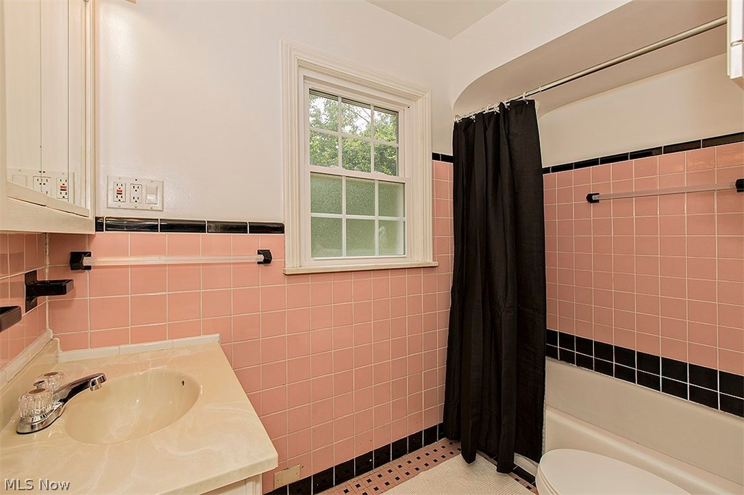 3602 Northcliffe Road University Heights, OH 44118 - Photo 16 of 28