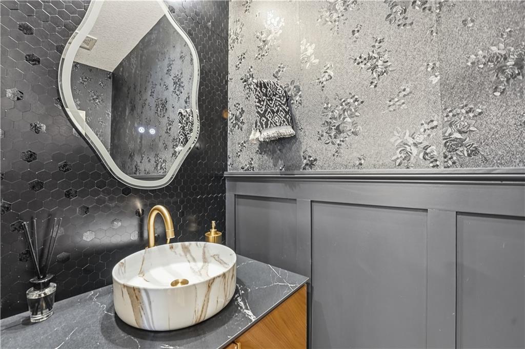 8809 Southwest 9th Terrace Blue Springs, MO 64064 - Photo 8 of 28