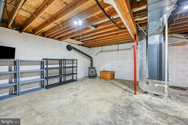 a view of livingroom with an empty space