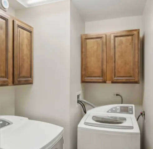 a black and white photo of a bathroom
