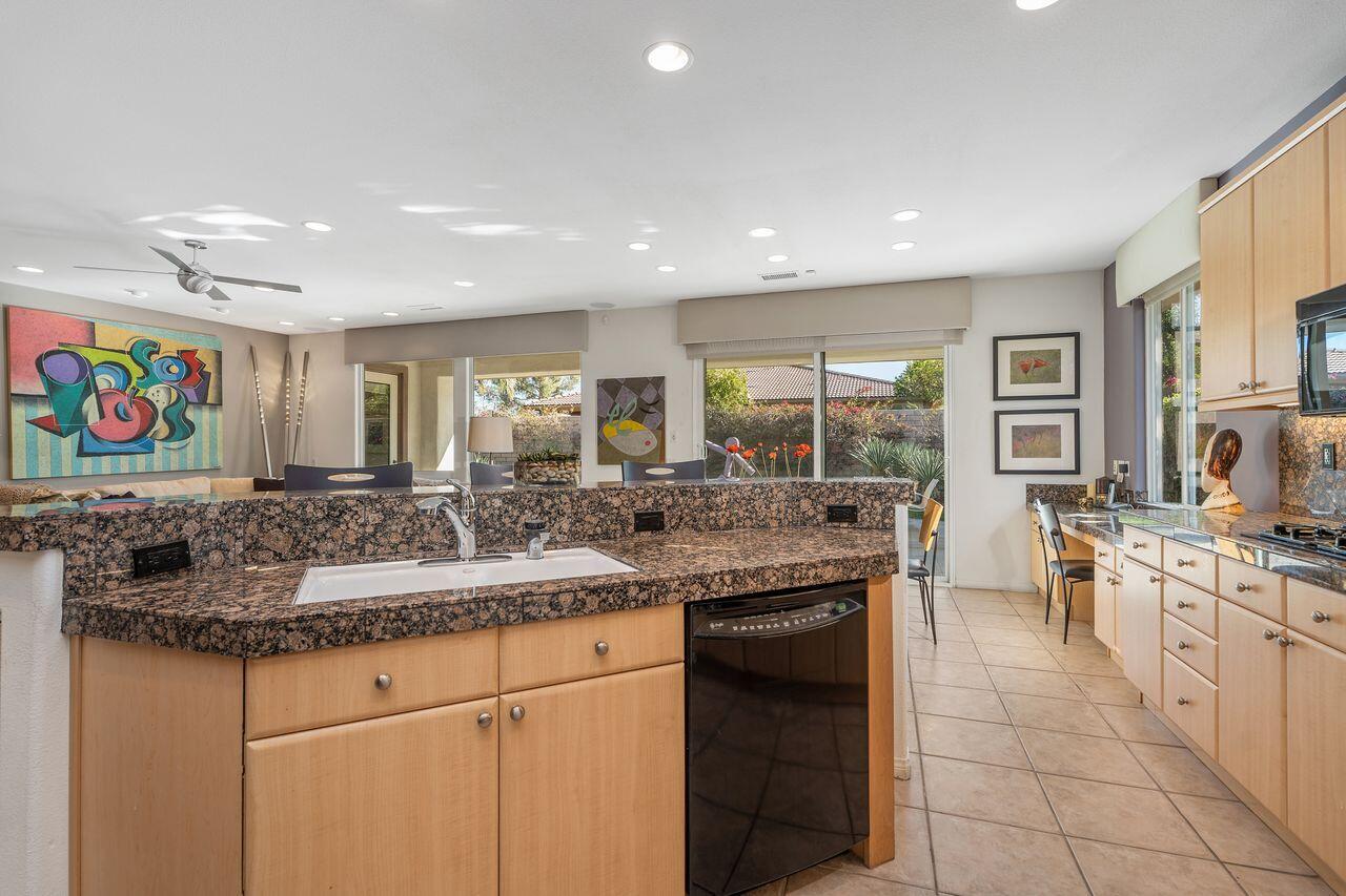 136 Via Solaro Rancho Mirage, CA 92270 - Photo 14 of 32 18_11705949_177820_177820-EI-118