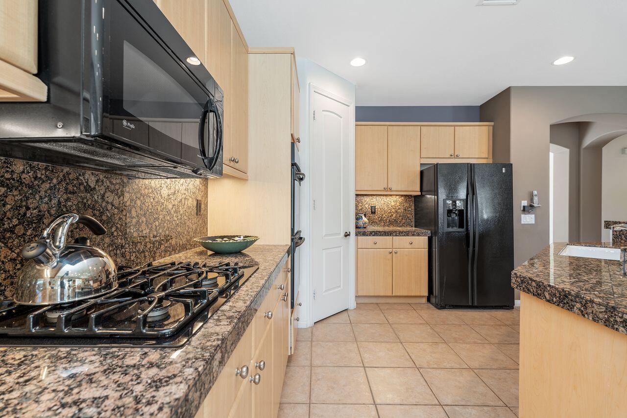 136 Via Solaro Rancho Mirage, CA 92270 - Photo 18 of 41 17_11705948_177820_177820-EI-117