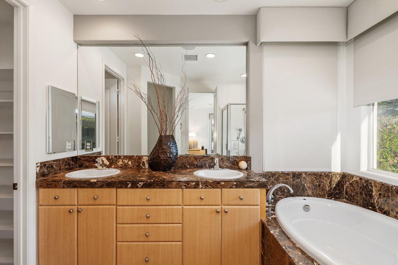 136 Via Solaro Rancho Mirage, CA 92270 - Photo 28 of 41 29_11705960_177820_177820-EI-129