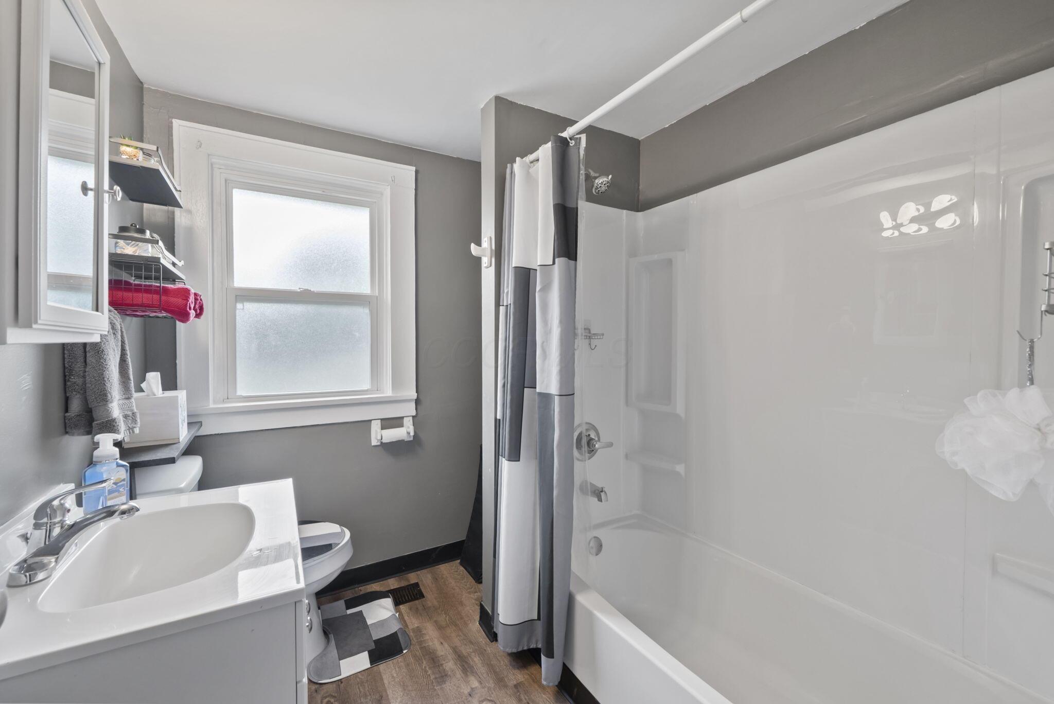 202 Williams Road Columbus, OH 43207 - Photo 23 of 50 Full Bath