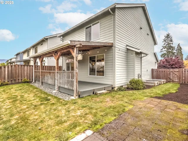 a view of backyard of house