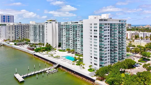 $2,700 | 1000 West Avenue, Unit 506, Miami Beach, FL 33139