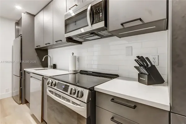 $2,700 | 1000 West Avenue, Unit 506, Miami Beach, FL 33139