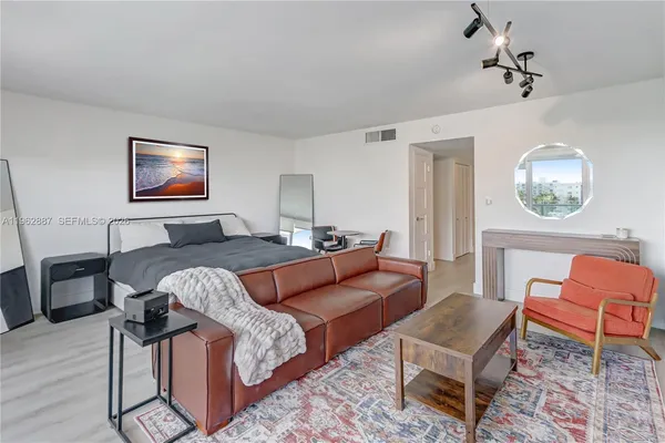 $2,700 | 1000 West Avenue, Unit 506, Miami Beach, FL 33139