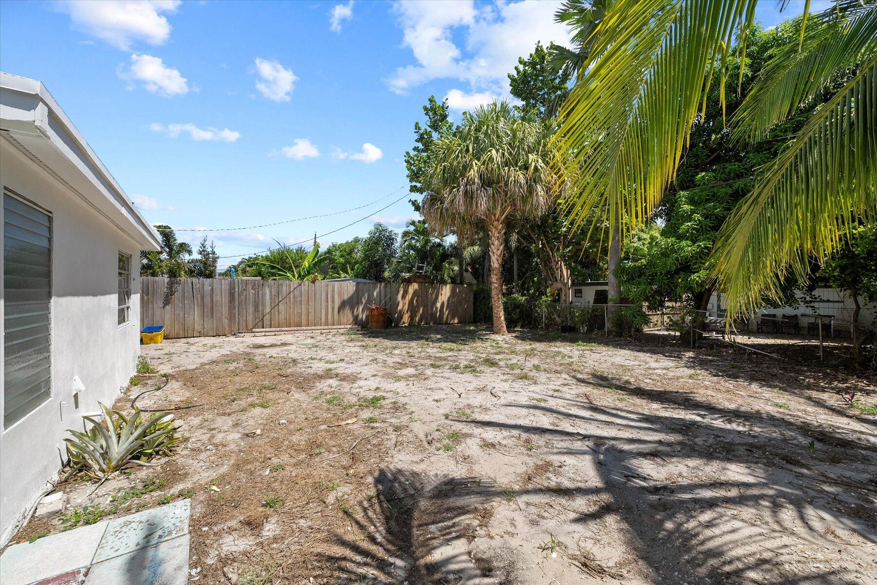 7936 Terrace Road Lantana, FL 33462 - Photo 25 of 25 a backyard of a house with lots of green space