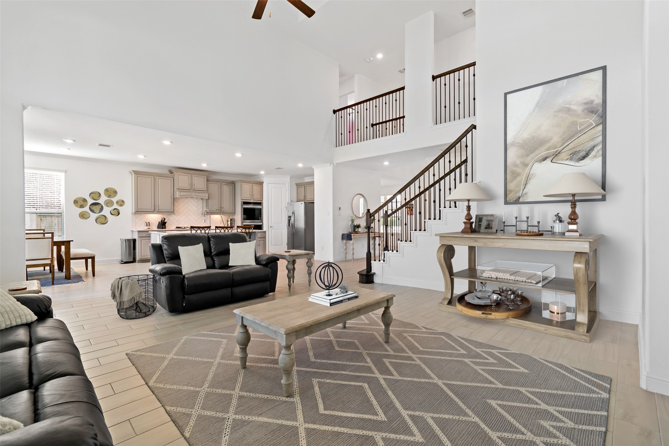 13803 Sturcombe Gln Trail Rosharon, TX 77583 - Photo 13 of 50 Livingroom
