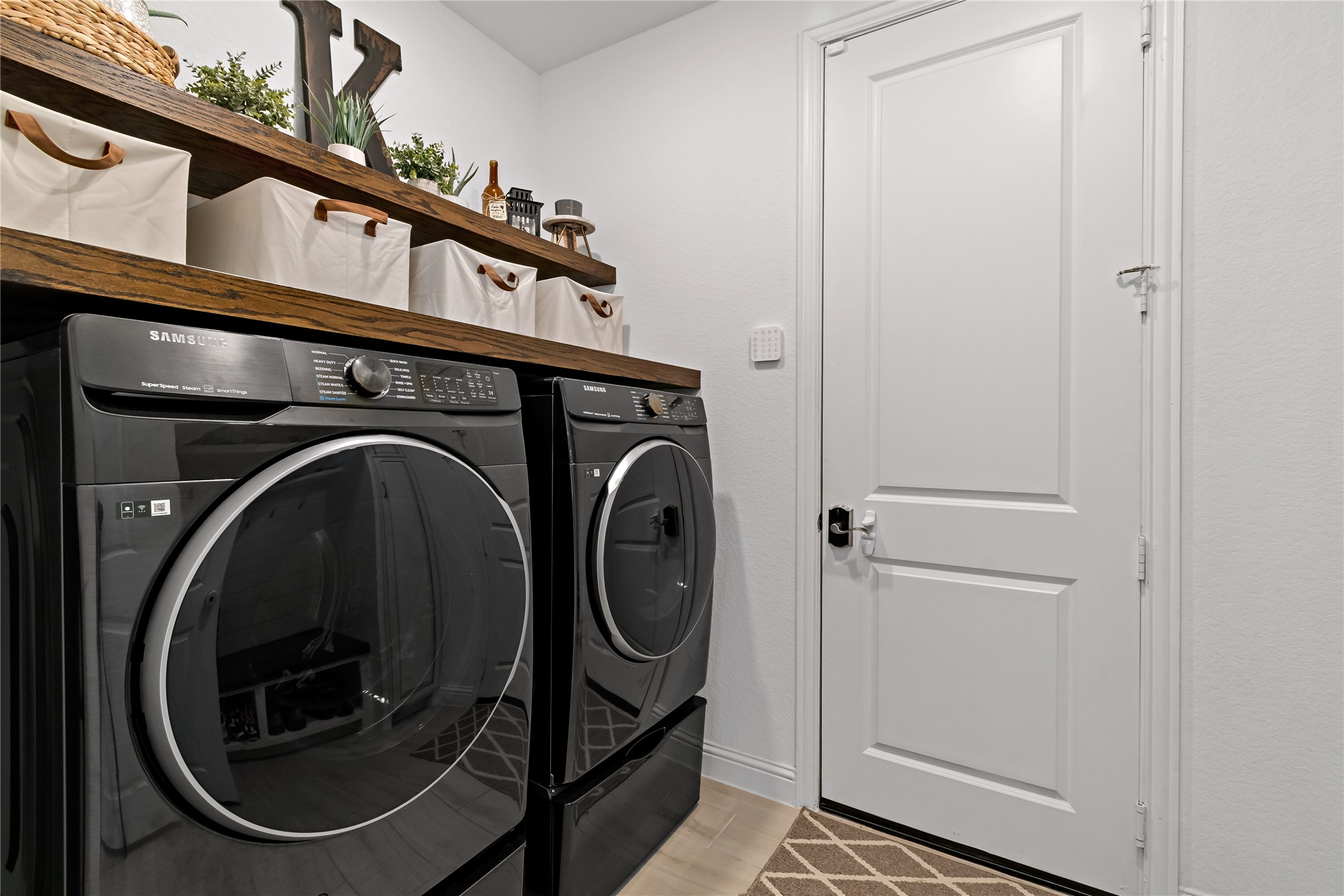 13803 Sturcombe Gln Trail Rosharon, TX 77583 - Photo 20 of 50 Laundry Room
