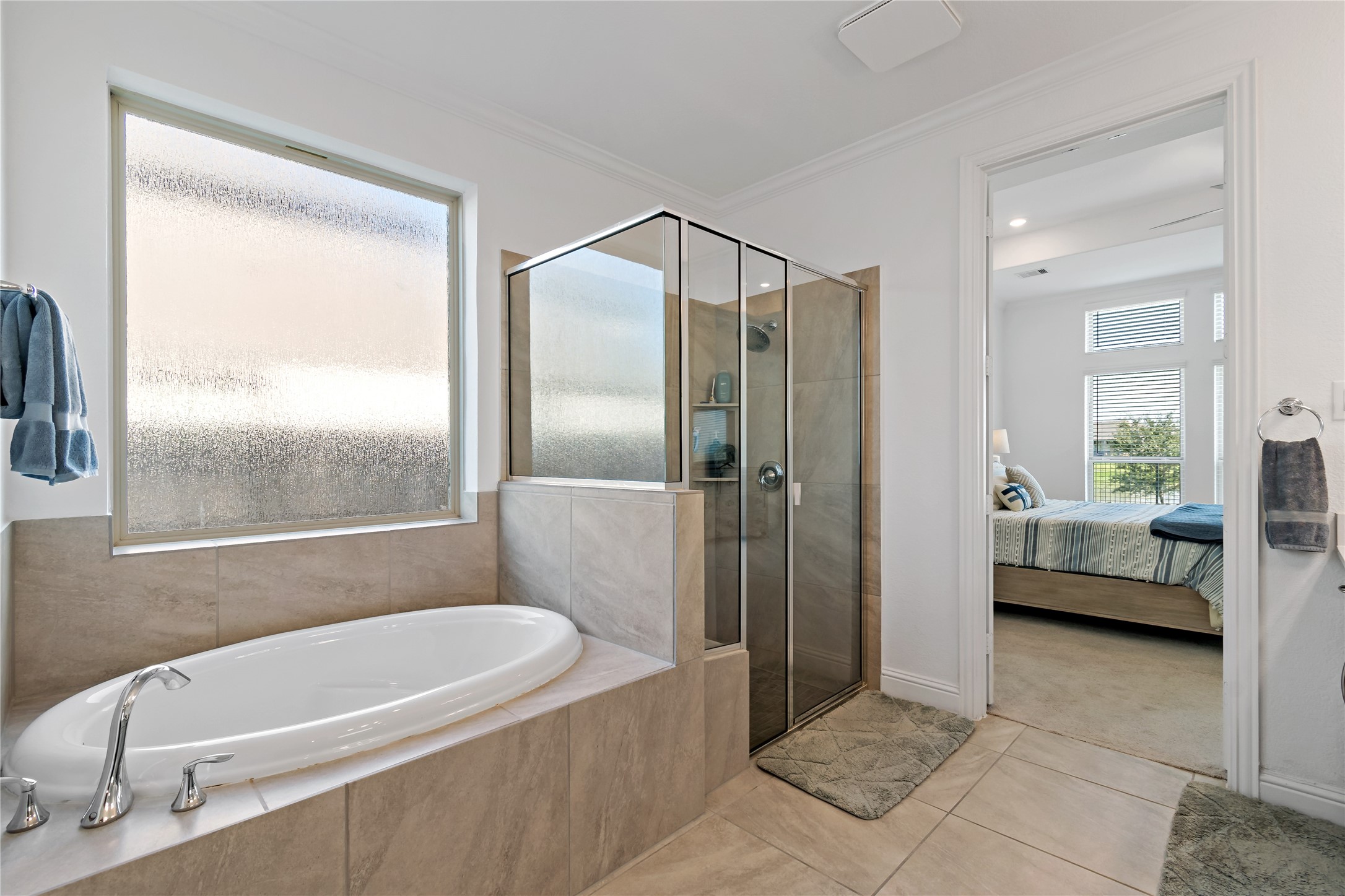 13803 Sturcombe Gln Trail Rosharon, TX 77583 - Photo 23 of 50 Primary Bath