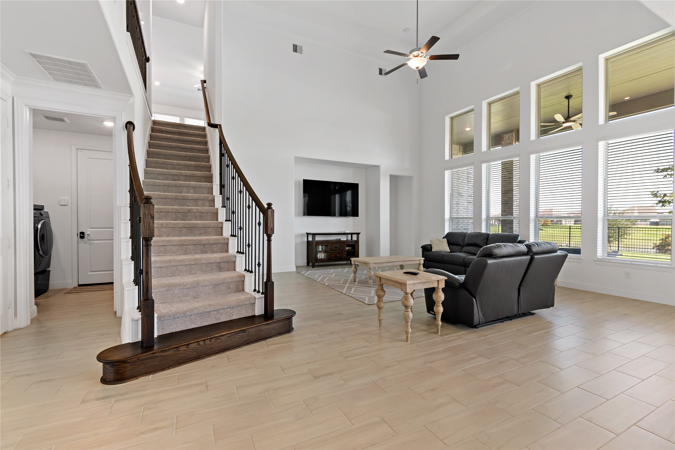 13803 Sturcombe Gln Trail Rosharon, TX 77583 - Photo 9 of 50 Livingroom