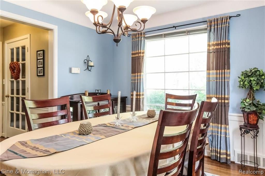 1605 Prestwick Road Grosse Pointe Woods, MI 48236 - Photo 11 of 46