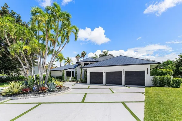 $3,290,000 | 4825 Bocaire Boulevard, Boca Raton, FL 33487