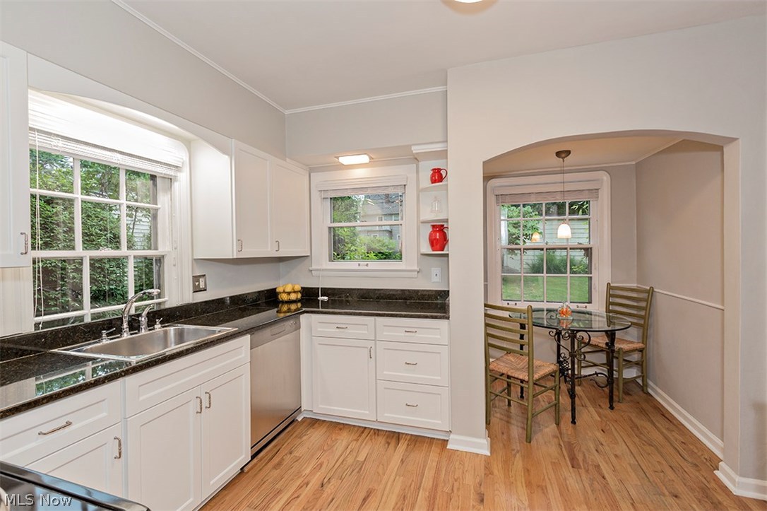 3313 Aberdeen Road Cleveland, OH 44120 - Photo 2 of 28