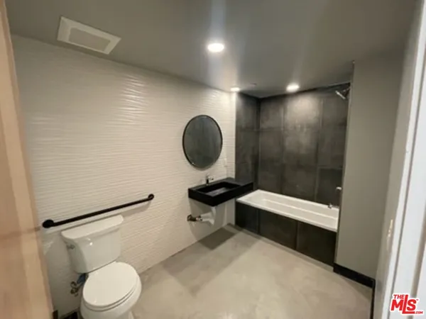 $3,995 | 10867 Fruitland Drive, Unit 504, Studio City, CA 91604