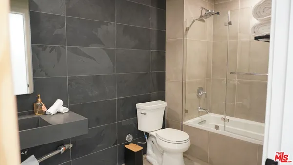 $3,850 | 10867 Fruitland Drive, Unit 504, Studio City, CA 91604