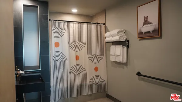 $3,850 | 10867 Fruitland Drive, Unit 504, Studio City, CA 91604