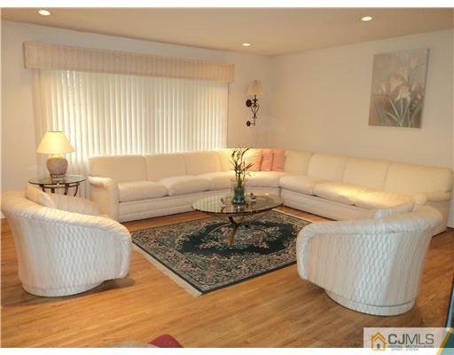 13 Wick Road East Brunswick, NJ 08816 - Photo 2 of 18 Gallery Image 2