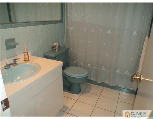 13 Wick Road East Brunswick, NJ 08816 - Photo 9 of 18 Gallery Image 9