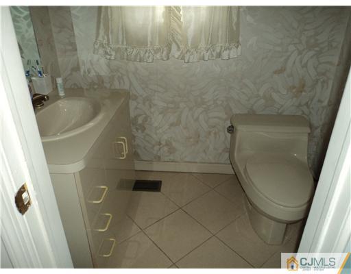13 Wick Road East Brunswick, NJ 08816 - Photo 10 of 18 Gallery Image 10