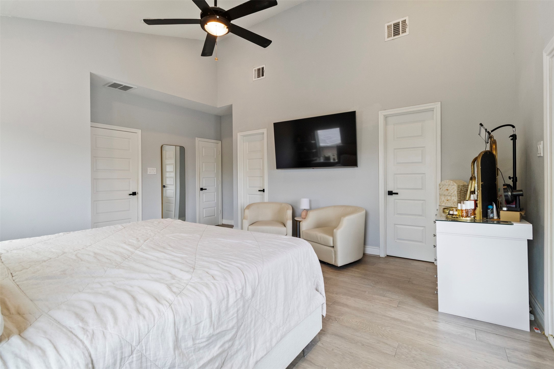 6706 Lozier Street Houston, TX 77021 - Photo 8 of 32 a bedroom with a bed and a flat screen tv