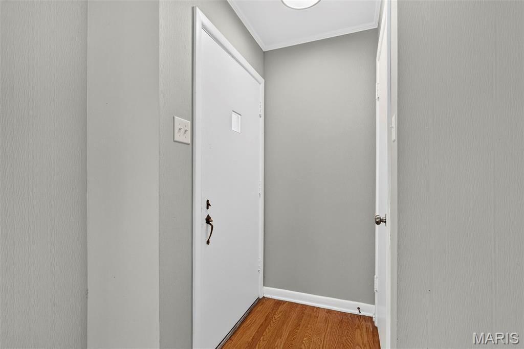 907 Edgar Road Webster Groves, MO 63119 - Photo 5 of 38 Gallery Image 5