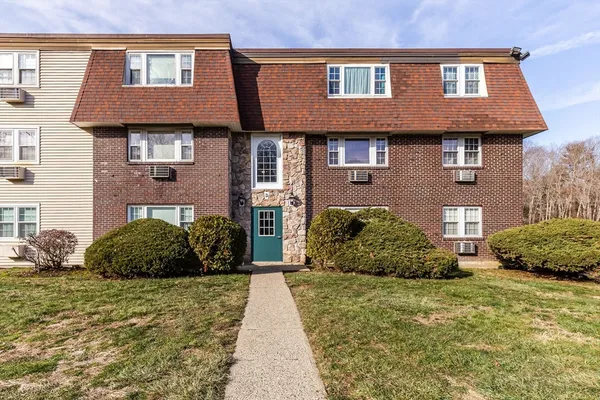 $1,900 | 180 Main Street, Unit D80, Bridgewater, MA 02324