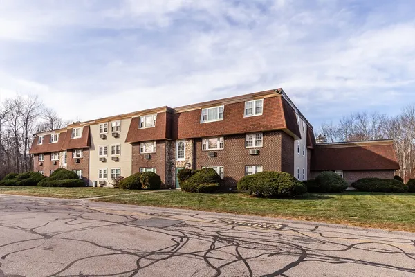 $1,900 | 180 Main Street, Unit D80, Bridgewater, MA 02324