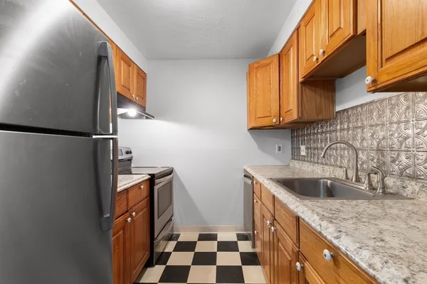$1,900 | 180 Main Street, Unit D80, Bridgewater, MA 02324