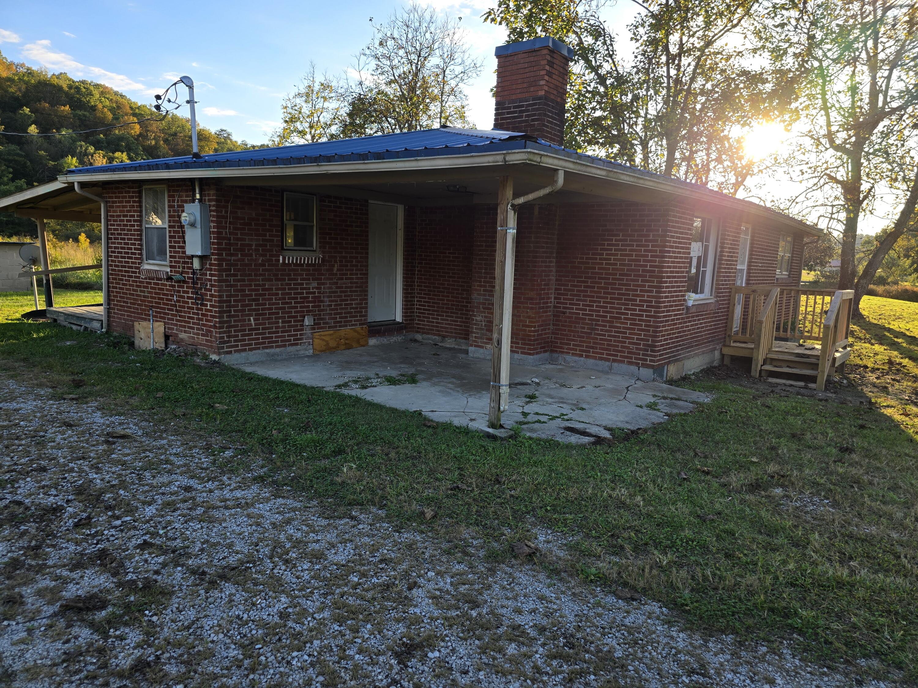 551 Keswick Road Williamsburg, KY 40769 - Photo 3 of 15 20251009_181215