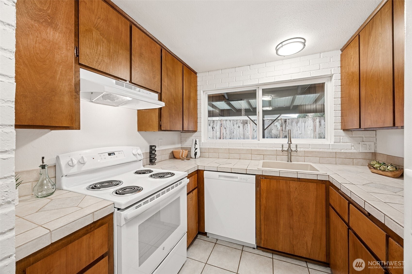 16608 127th Avenue Southeast Renton, WA 98058 - Photo 8 of 18 Gallery Image 8