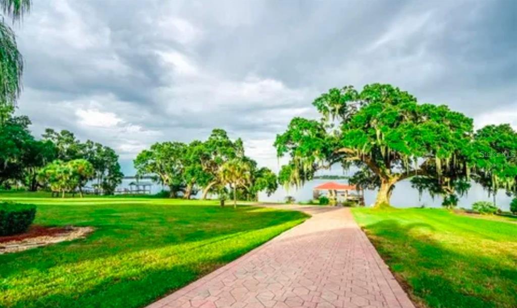 11715 Taylor Road Thonotosassa, FL 33592 - Photo 12 of 21 a front view of a house with garden