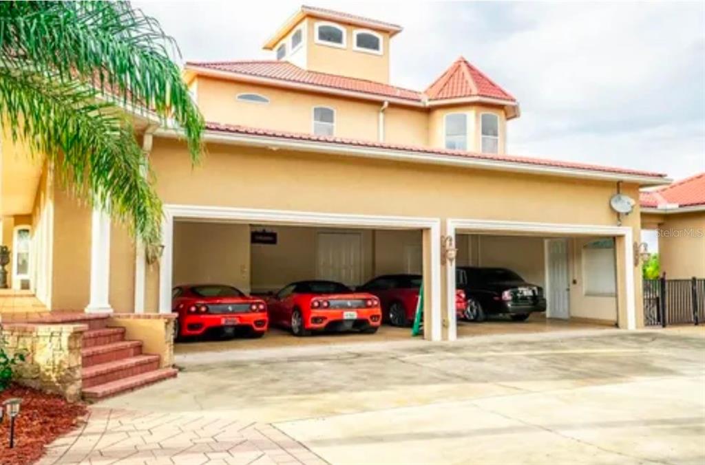 11715 Taylor Road Thonotosassa, FL 33592 - Photo 14 of 21 a view of a car park in front of house
