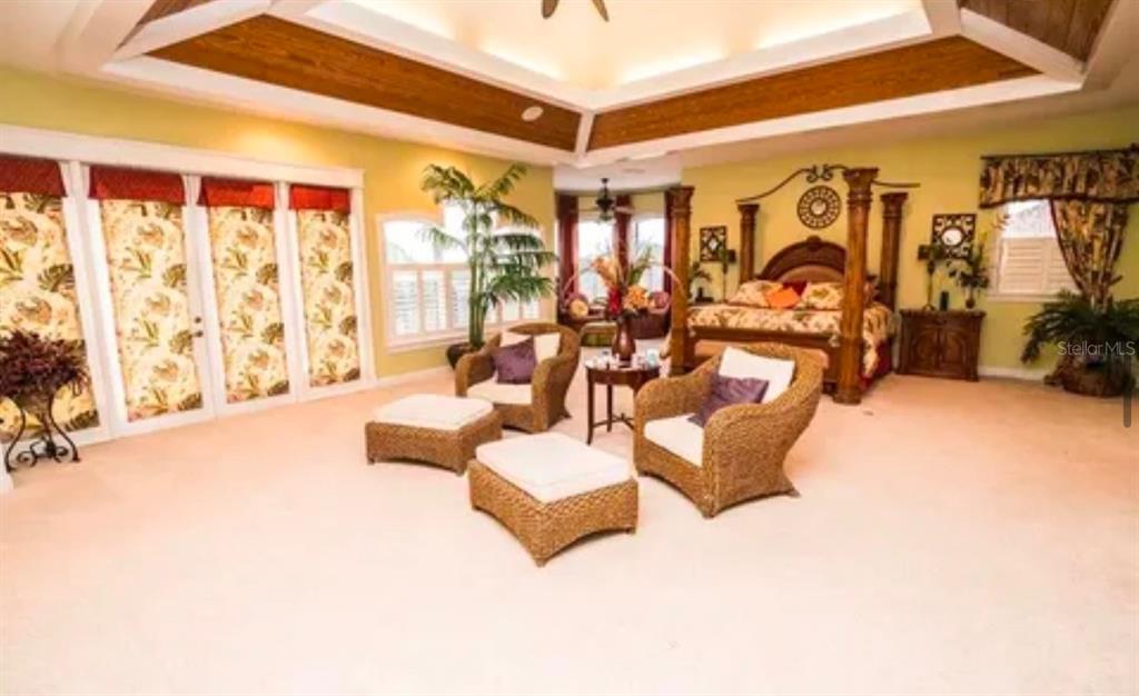 11715 Taylor Road Thonotosassa, FL 33592 - Photo 18 of 21 a living room with furniture and a large window
