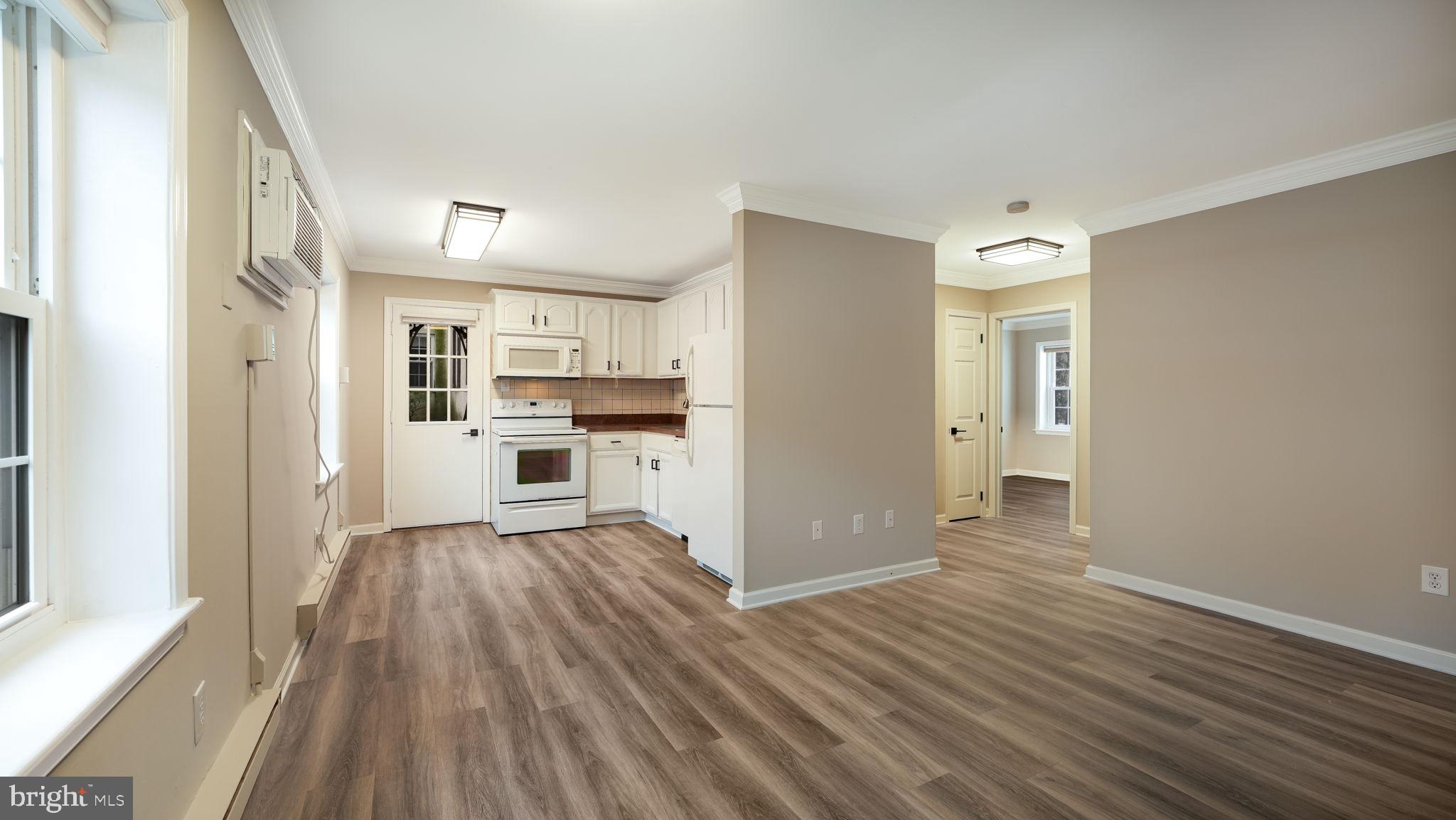103 Deep Run Road, Unit C2 Dublin, PA 18917 - Photo 5 of 19 Living Room/Kitchen