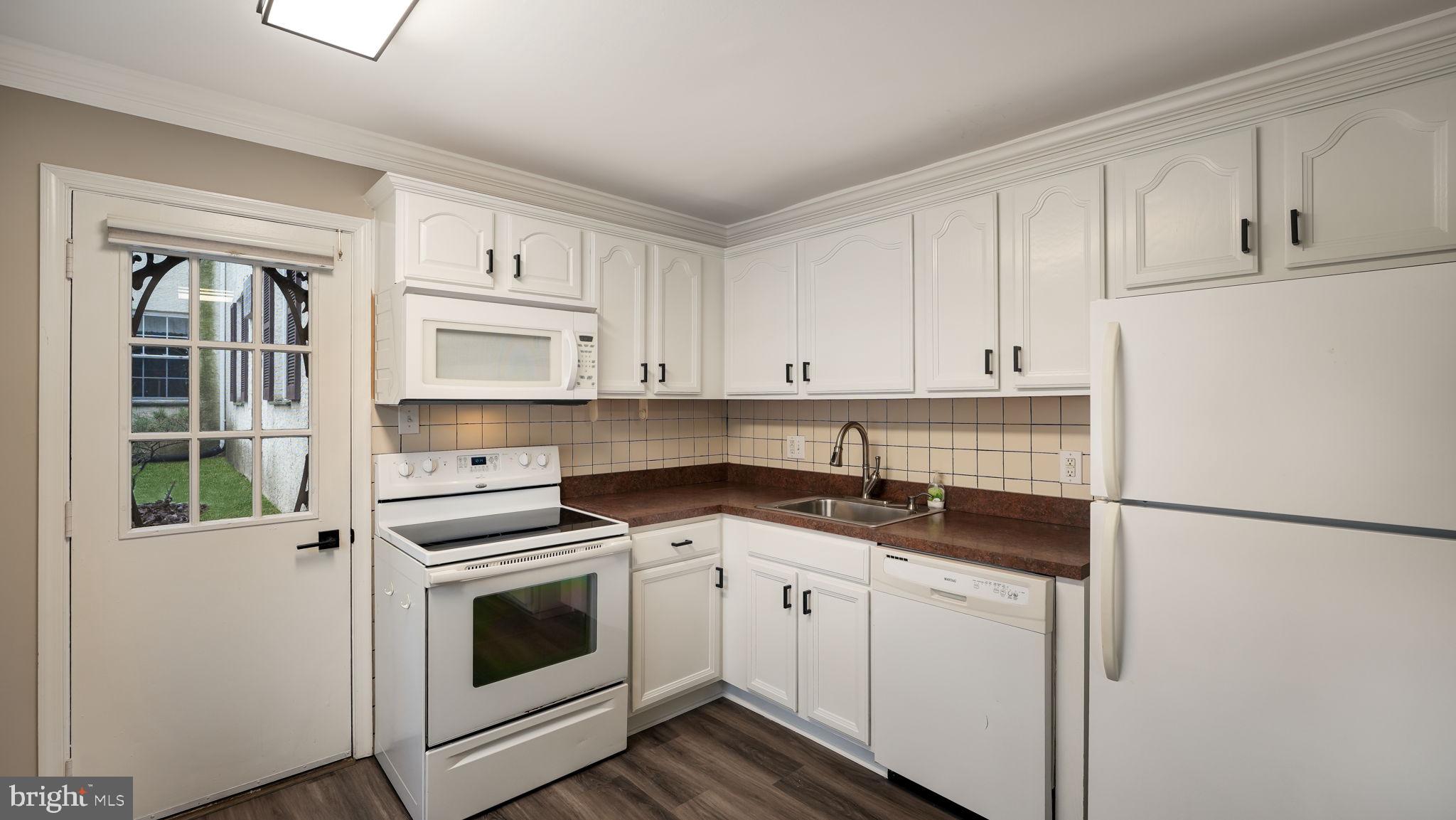 103 Deep Run Road, Unit C2 Dublin, PA 18917 - Photo 6 of 19 Kitchen