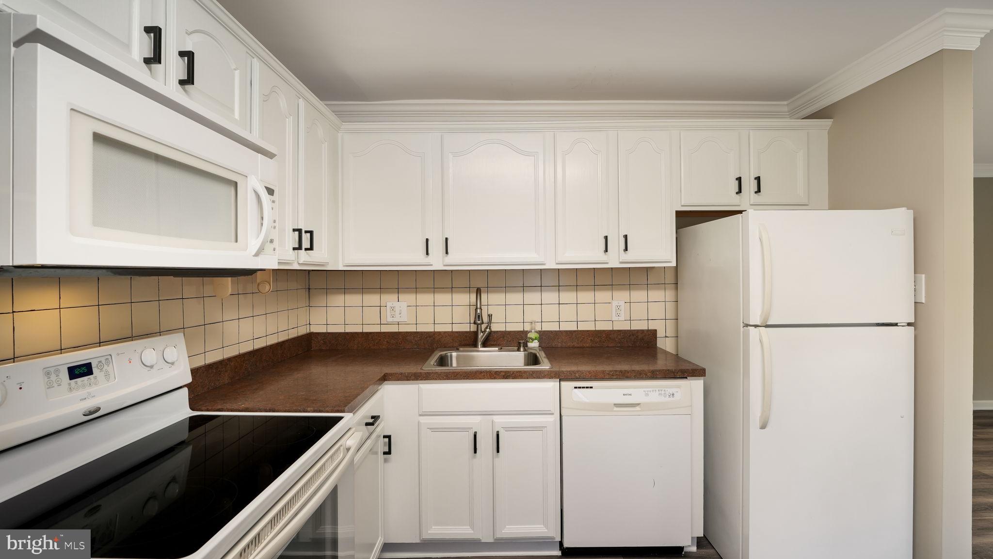 103 Deep Run Road, Unit C2 Dublin, PA 18917 - Photo 7 of 19 Kitchen