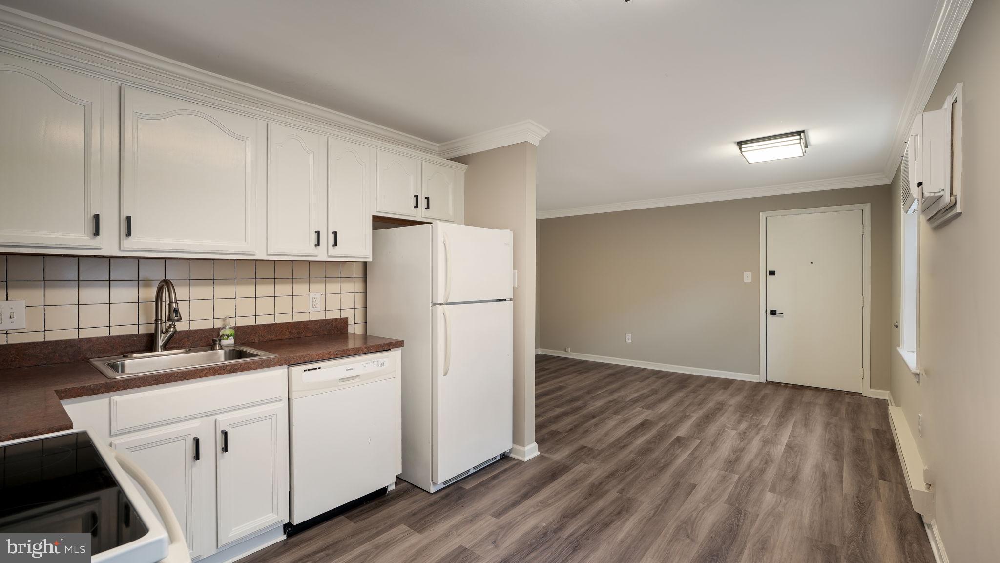 103 Deep Run Road, Unit C2 Dublin, PA 18917 - Photo 8 of 19 Kitchen/Living Room
