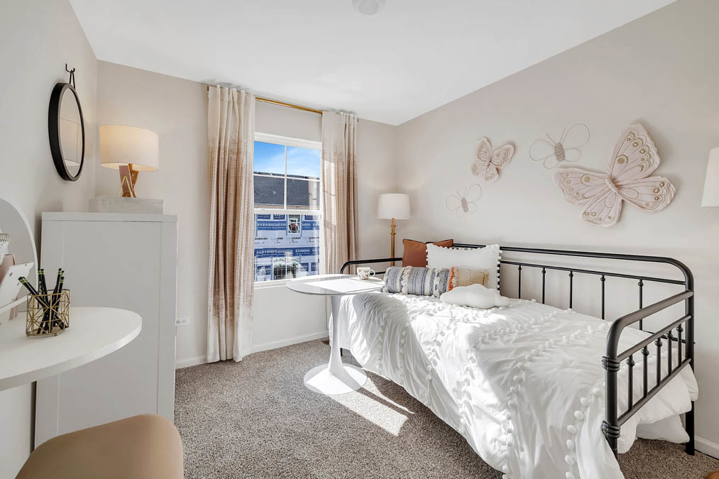 367 Bridgeview Court St. Charles, IL 60174 - Photo 16 of 31 a bed room with a bed and a chair