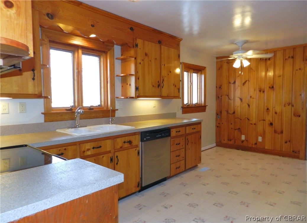 371 Gwynnville Road Hudgins, VA 23076 - Photo 2 of 20
