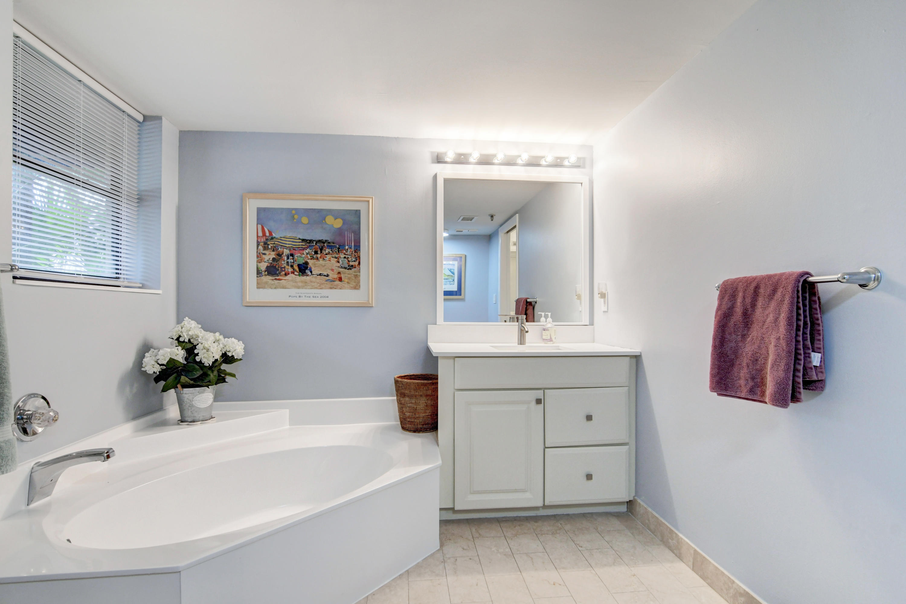7568 Regency Lake Drive, Unit B101 Boca Raton, FL 33433 - Photo 22 of 37 Master Bathroom/Roman Tub
