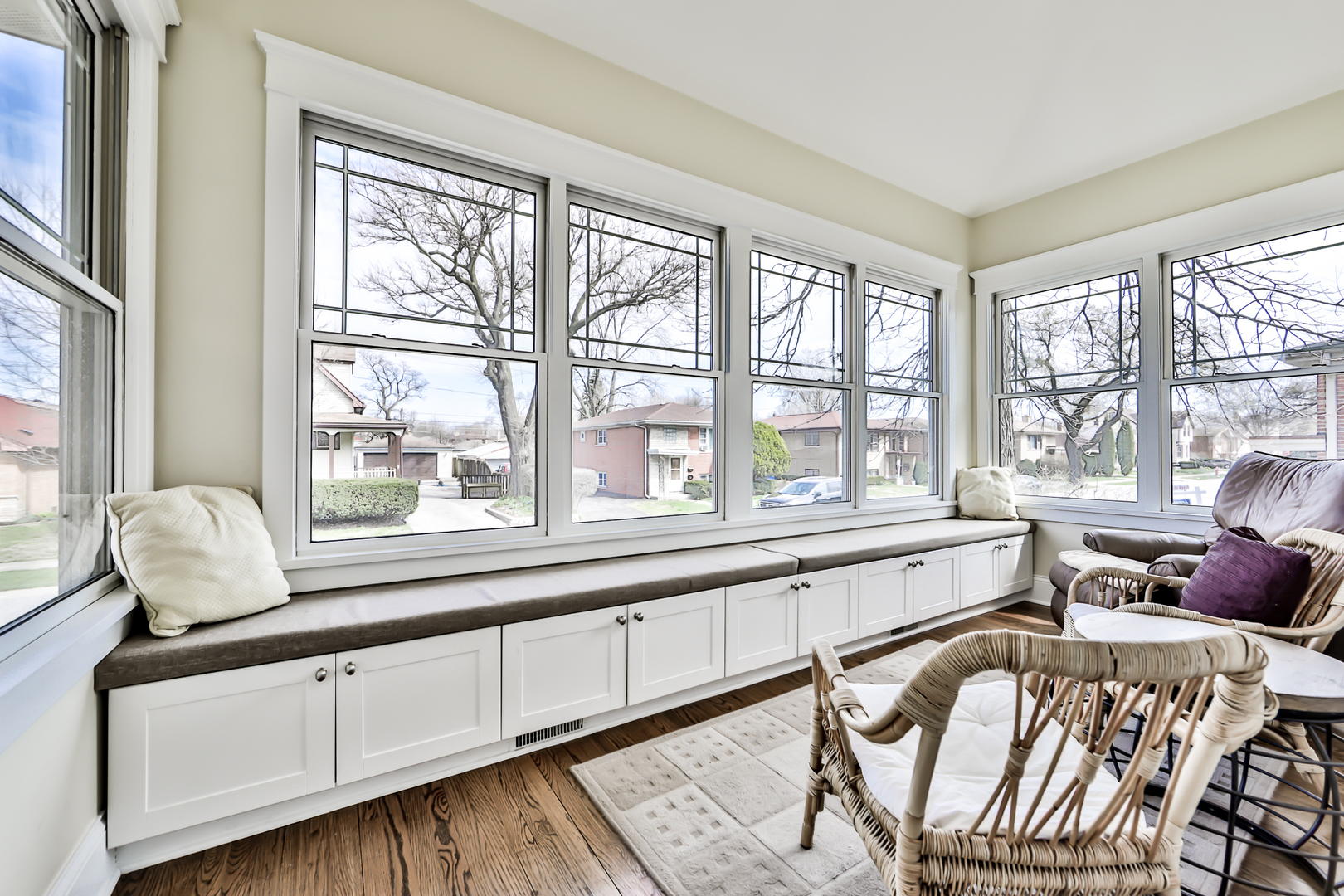 65 East Quincy Street Riverside, IL 60546 - Photo 3 of 49 a living room with furniture and windows